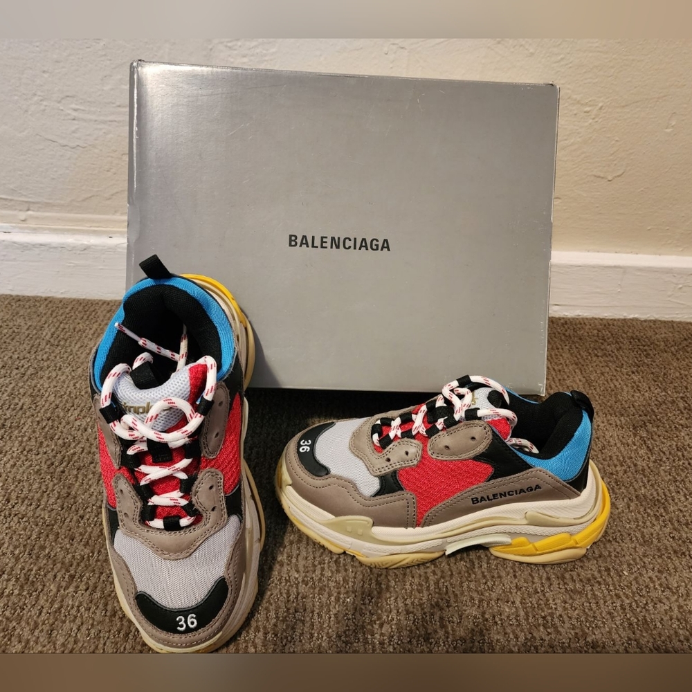Balencia Triple S Chunky Chunky Sneakers
